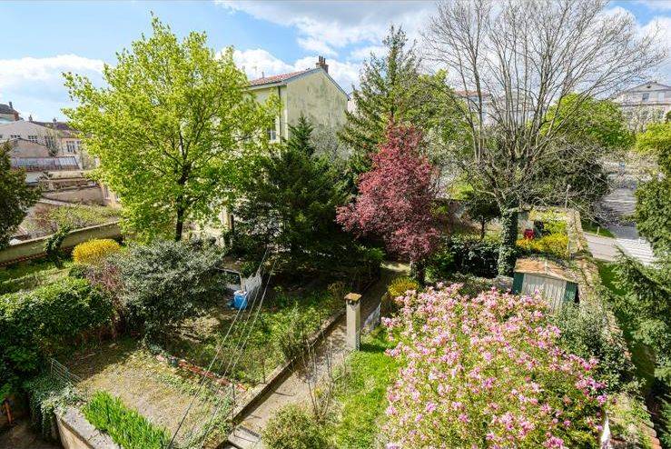 Jardin arboré en cœur d'îlot vu depuis les étages — opération Croix-Rousse
